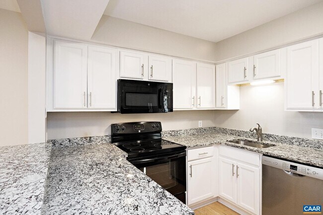 Photo - 1032 Cheshire Ct