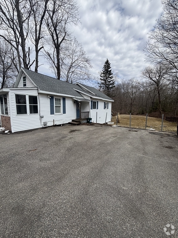 Building Photo - 184.5 Olean St Rental