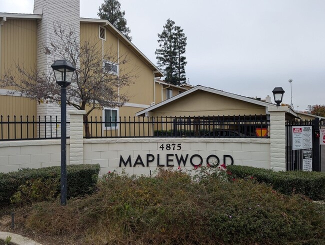 Building Photo - Completely remodeled and updated condo close to Fresno State, shopping and hwy 168