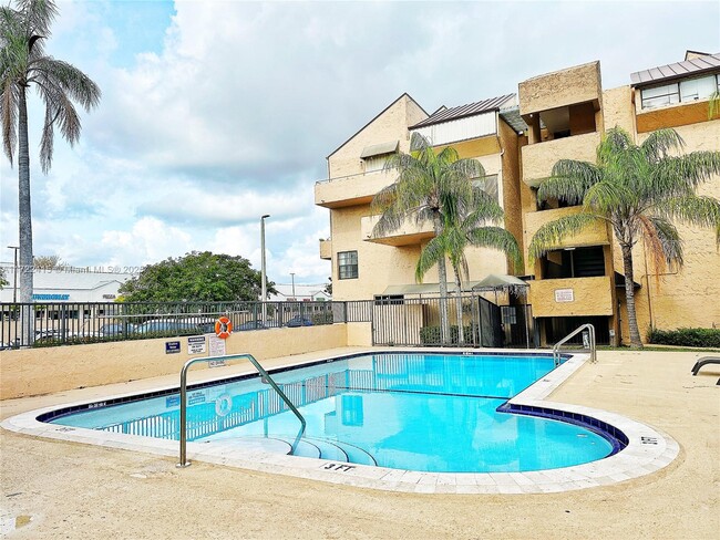 Photo - 10700 SW 108th Ave Condominio Unidad C410