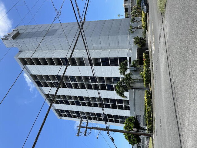 Building Photo - To register for the showing time below, no...