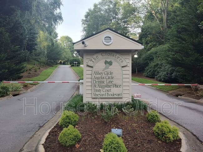 Photo - 301 Abbey Cir