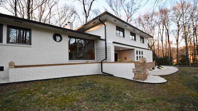 Photo - 5755 Doncaster Dr