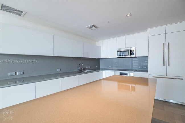 Photo - 88 SW 7th St Unidad 1004