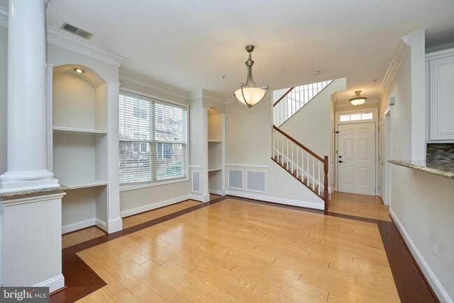 Photo - 43865 Hickory Corner Terrace