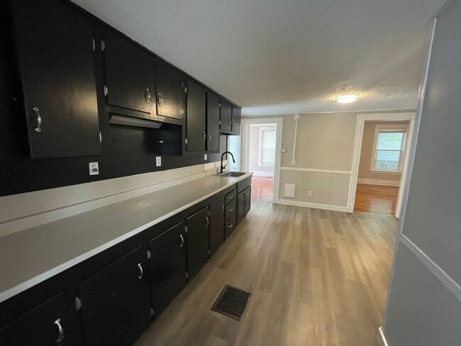 Building Photo - 1824 Blossom Rental