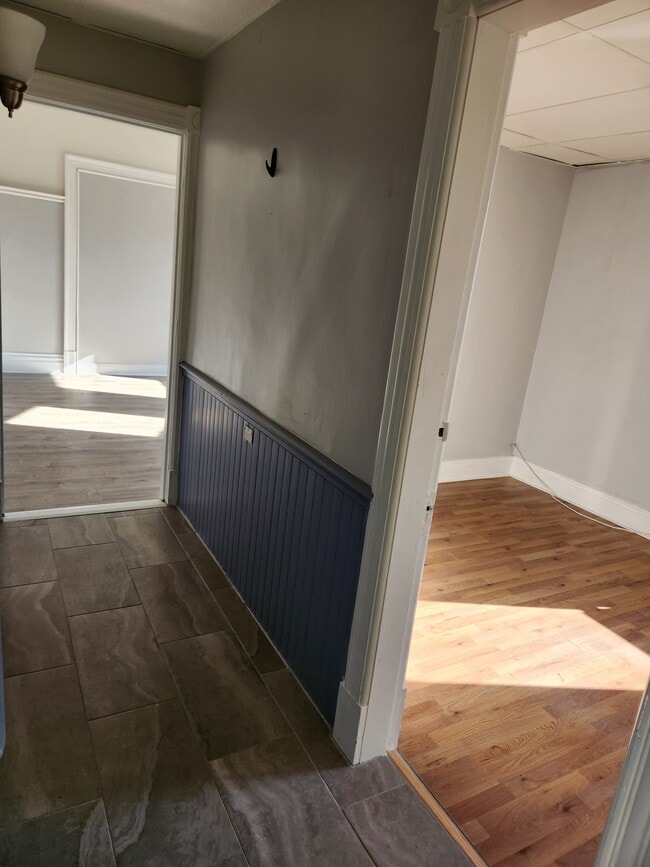 Hallway/1st bedroom - 2201 15th St Unit Apartment 1R