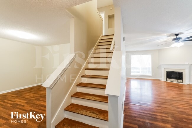 70 Center Oak Dr
