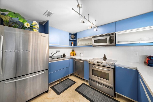 2301 Collins Ave Unit 408