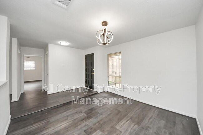 Photo - 1207 Park Knoll Ln