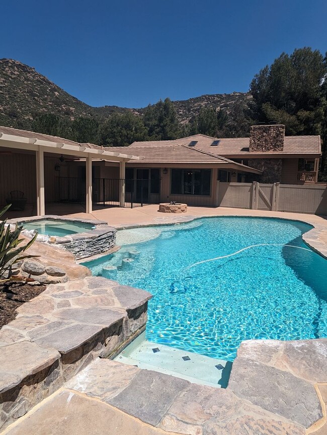 Luxury 5 Bedroom Home in Palo Verde Ranch - Luxury 5 Bedroom Home in Palo Verde Ranch