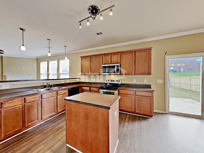 Photo - 1025 Addington Rd