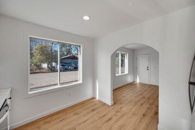 Photo - 404-406 SW Elmwood Ave Unit 404