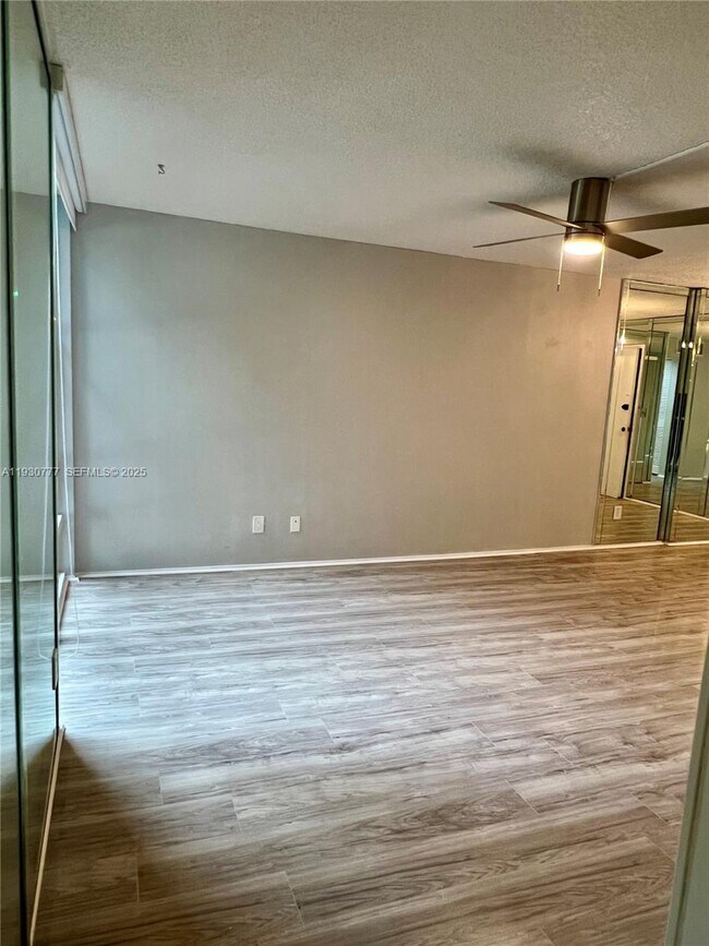 Photo - 210 172nd St Unidad 225