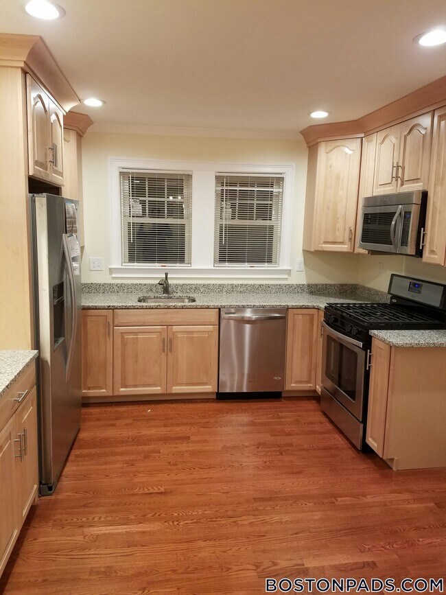 Photo - 16 Eliot Crescent Unit 1