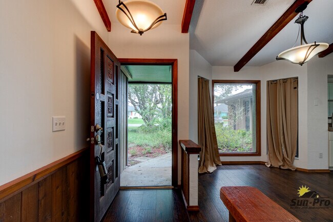 Photo - 2025 Willow Oak Dr