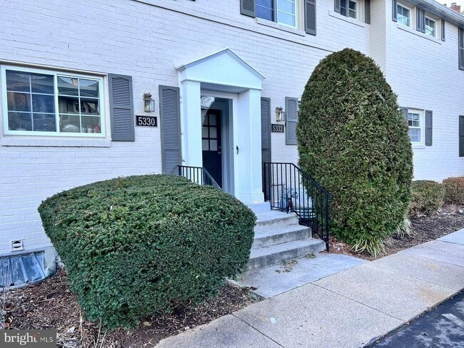 Building Photo - 5332 Pooks Hill Rd Unit 304-53