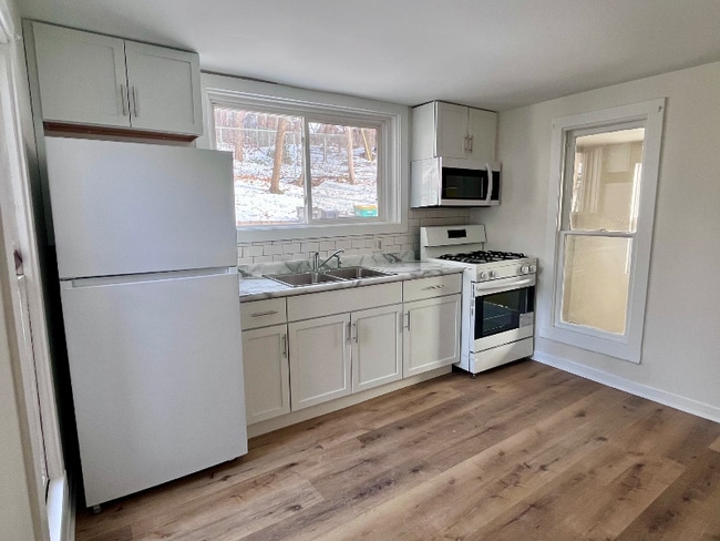 Photo - 393 Wellington Ave Unidad 2