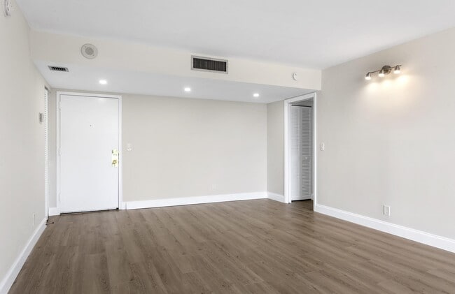 Photo - 2425 Presidential Way Unit 405