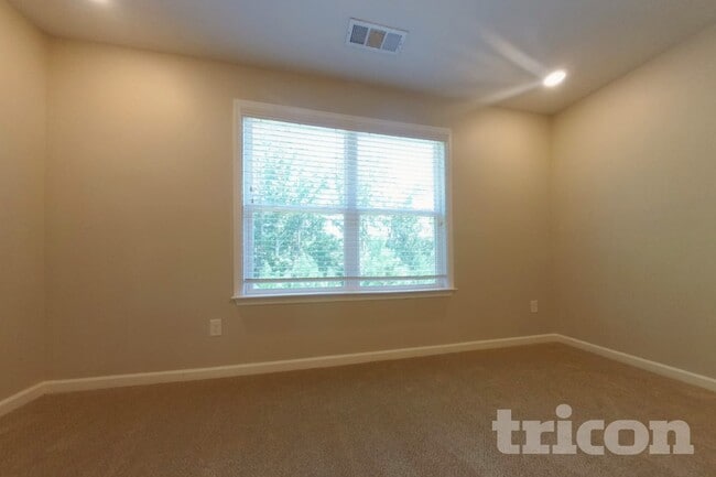 Photo - 73 Leyland Ct