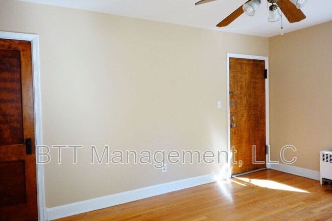 Photo - 8408 Greenwood Ave Unidad #4