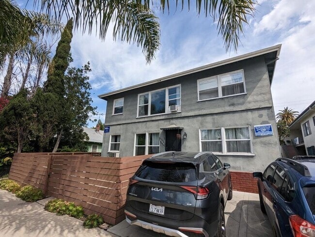 Building Photo - 6127 Romaine St Rental
