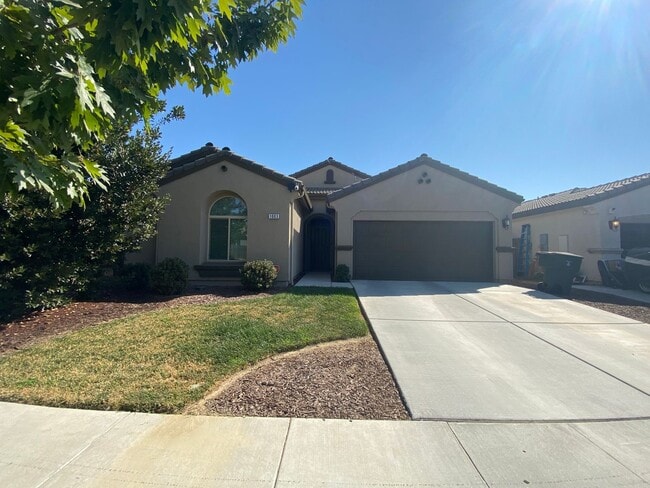 Building Photo - Lovely Home for rent in Visalia, Ca