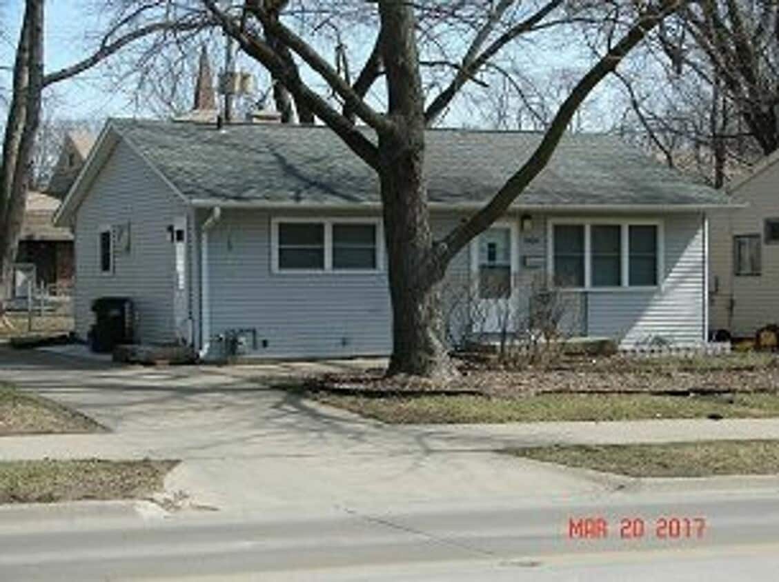 Photo - 1104 S 1st Ave in Iowa City area - Available July 1st