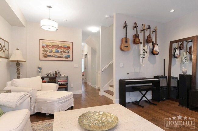 Photo - Coastal 3 Bed 3 Bath Townhouse with Private Rooftop Ocean View Terrace in White Rock Unité 2