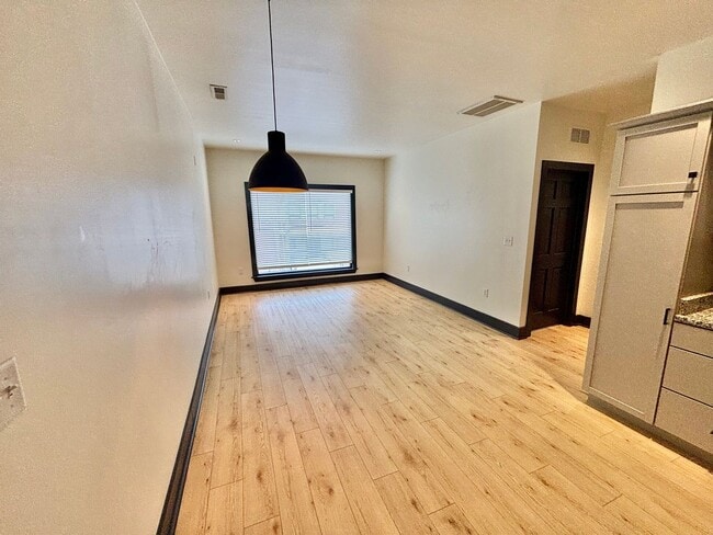 Photo - Portland Neighborhood - 2 Bed 1 Bath with Balcony and In-Unit Laundry Unit 203