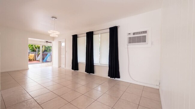 918 NE 17th Ter