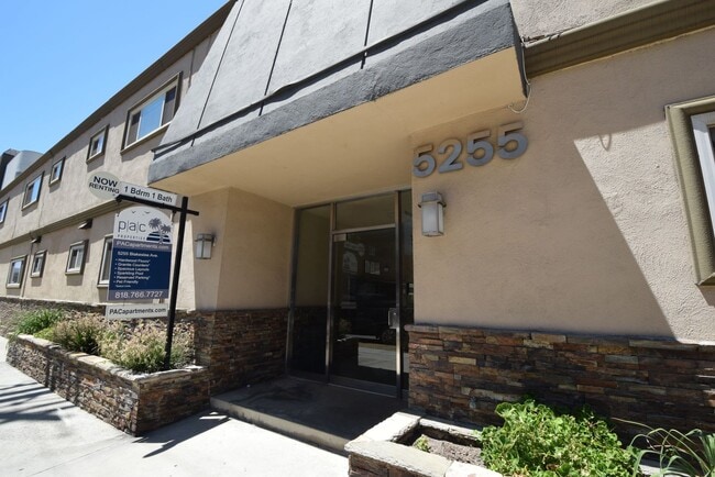 Building Photo - 5255 Blakeslee Ave Rental