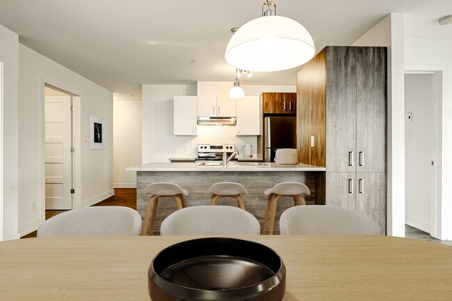 Photo - 2540 Rue Maurice-Savoie Unit 1Bedroom+Den