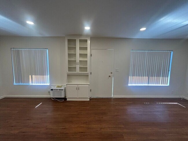 Photo - 346 N Louise St