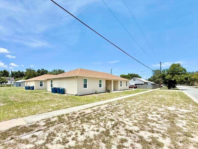 2 W Orange St