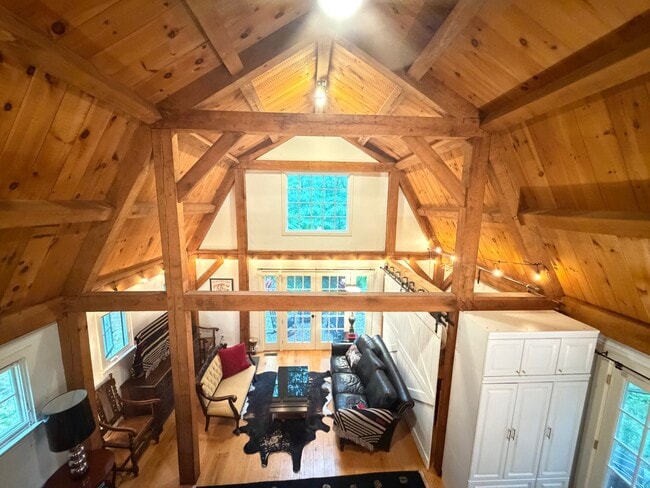 300 Chestnut Hill Rd