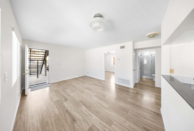 Photo - 10225 Fernglen Ave