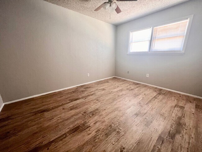 Photo - 525 42nd St Unit B