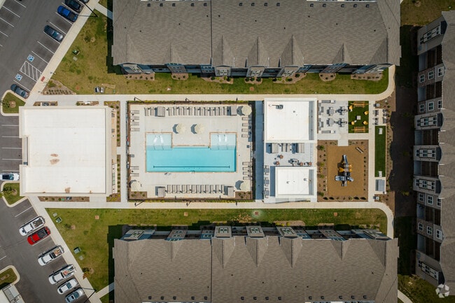 Pool & Courtyard