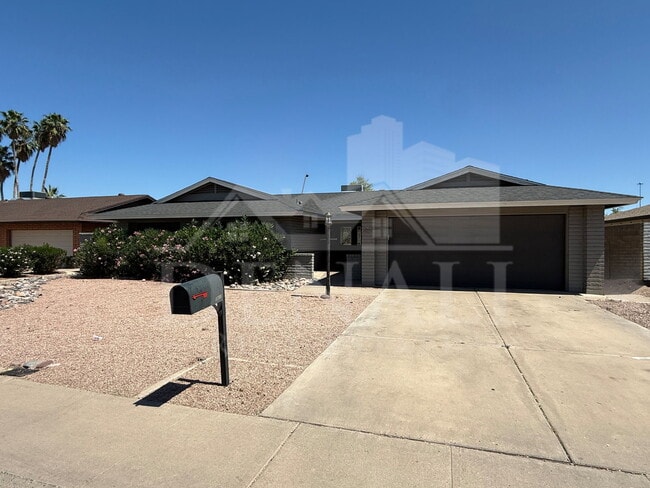 Building Photo - 3617 S Siesta Ln