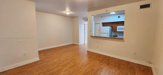 Building Photo - 115 SW 42nd Ave Unit 407