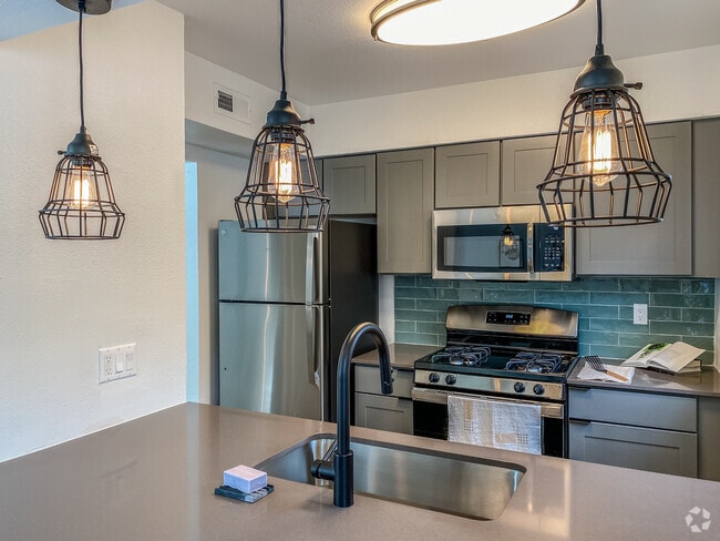 1BR, 1BA - 810SF - Tara Apartments