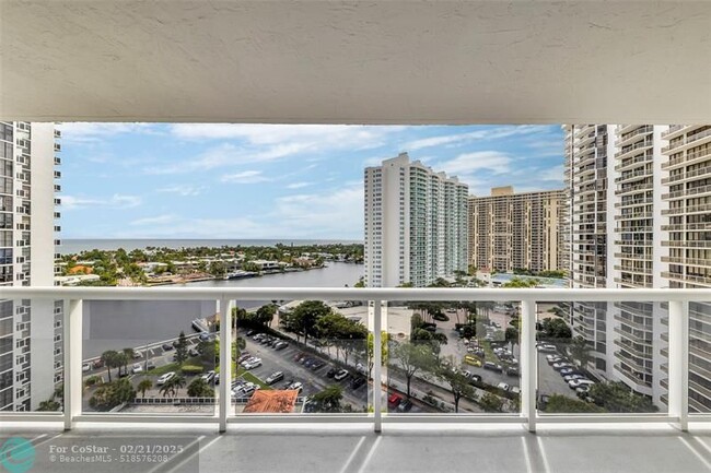 Photo - 20505 E Country Club Dr Unidad 1537 Rental