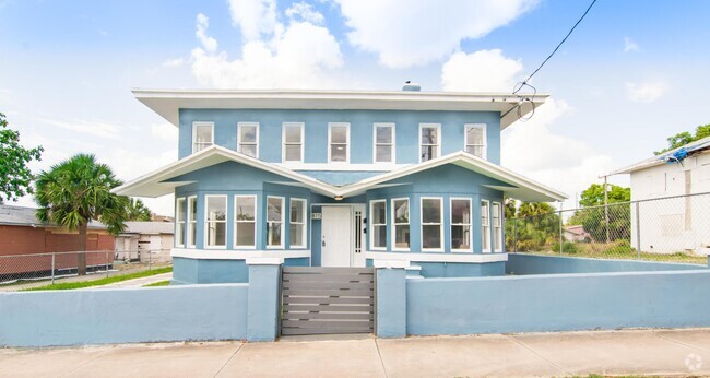 Building Photo - 815 6th St Rental