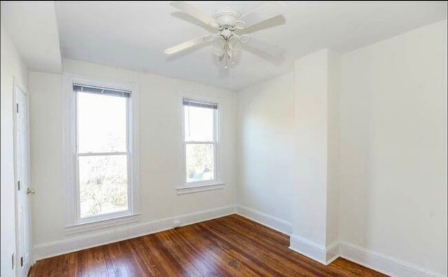 Building Photo - 1423 E Street NE, Unit 2nd Fl Front Bedroom
