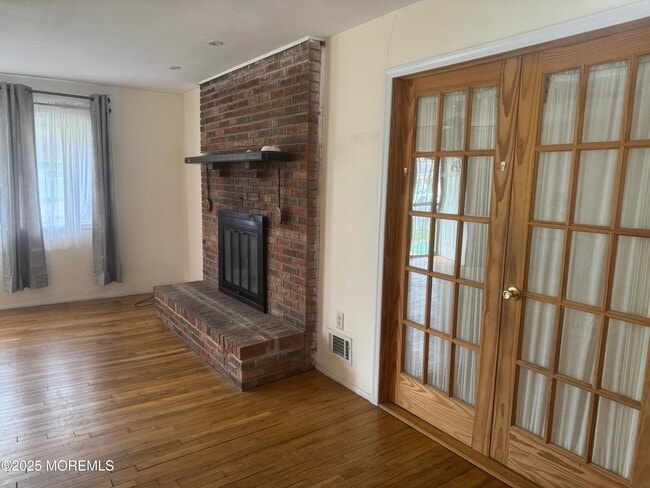 Photo - 716 Shell Pl