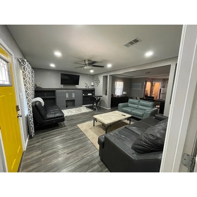 +1 (415) 203-6884 - 1701 S Monroe St