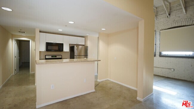 Building Photo - 922 W 23rd St Unit 105 Rental