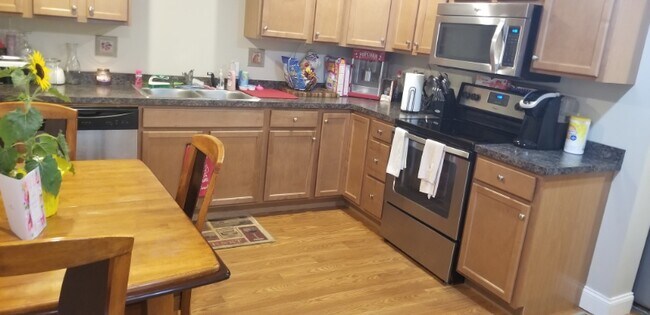 Photo - 1047 Fyler Rd