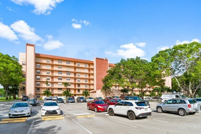 Building Photo - 14623 Bonaire Blvd Unit 405